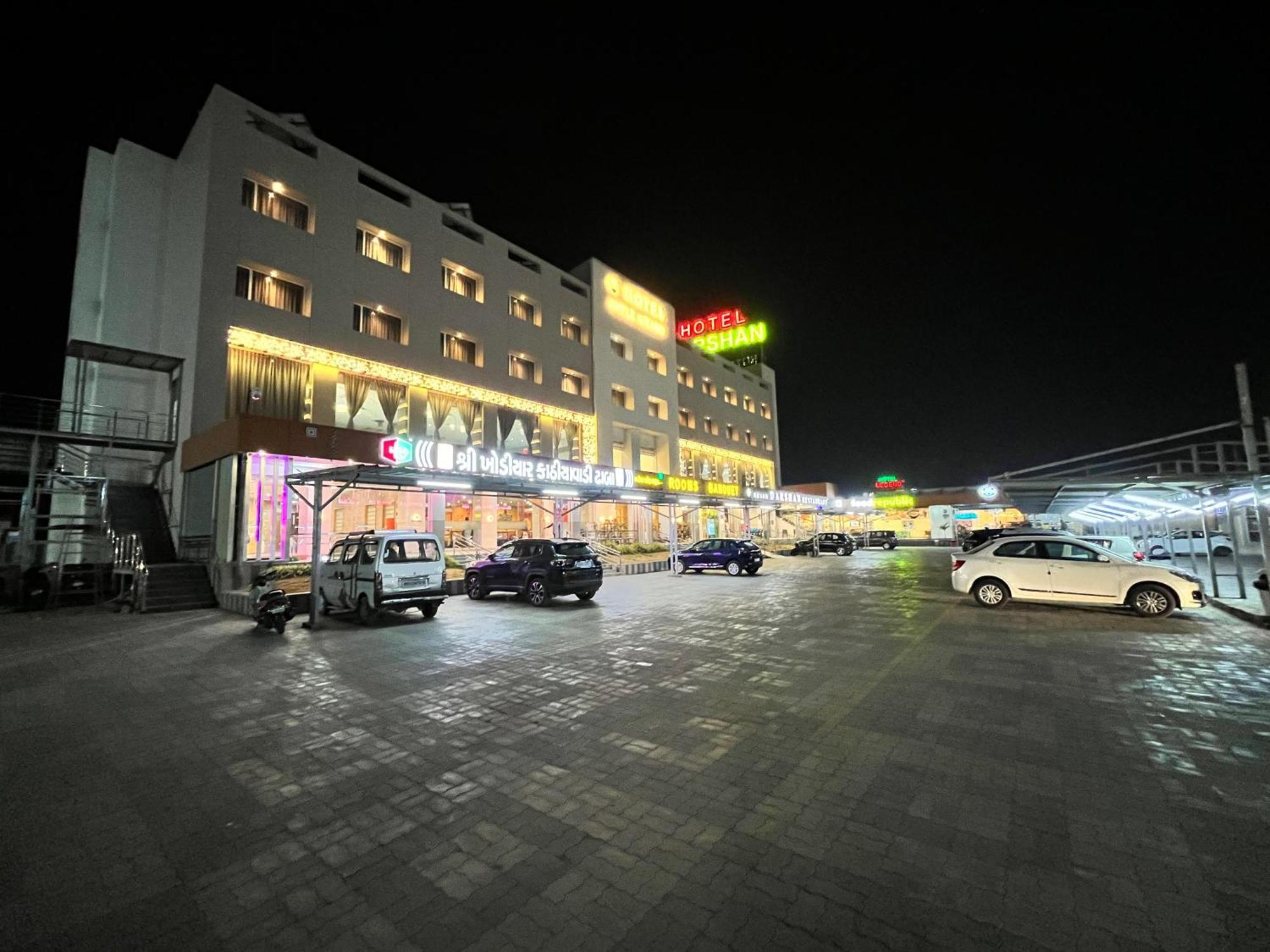 Hotel Grand Darshan Vadodara Esterno foto