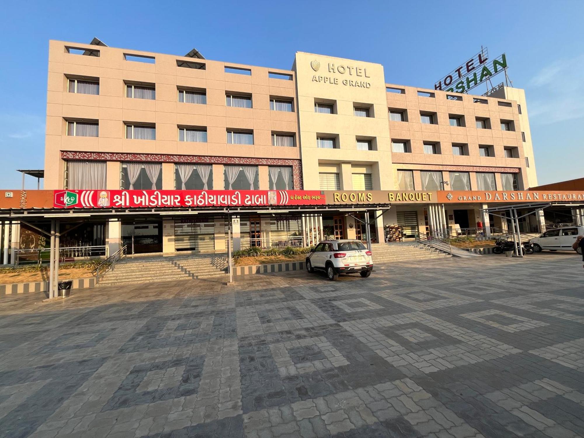 Hotel Grand Darshan Vadodara Esterno foto