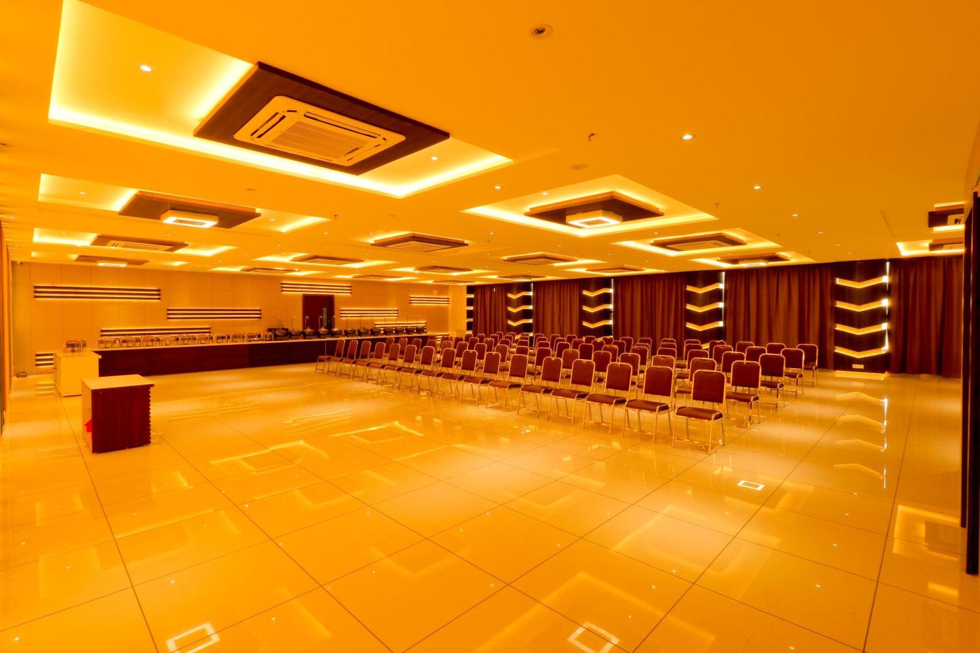 Hotel Grand Darshan Vadodara Esterno foto