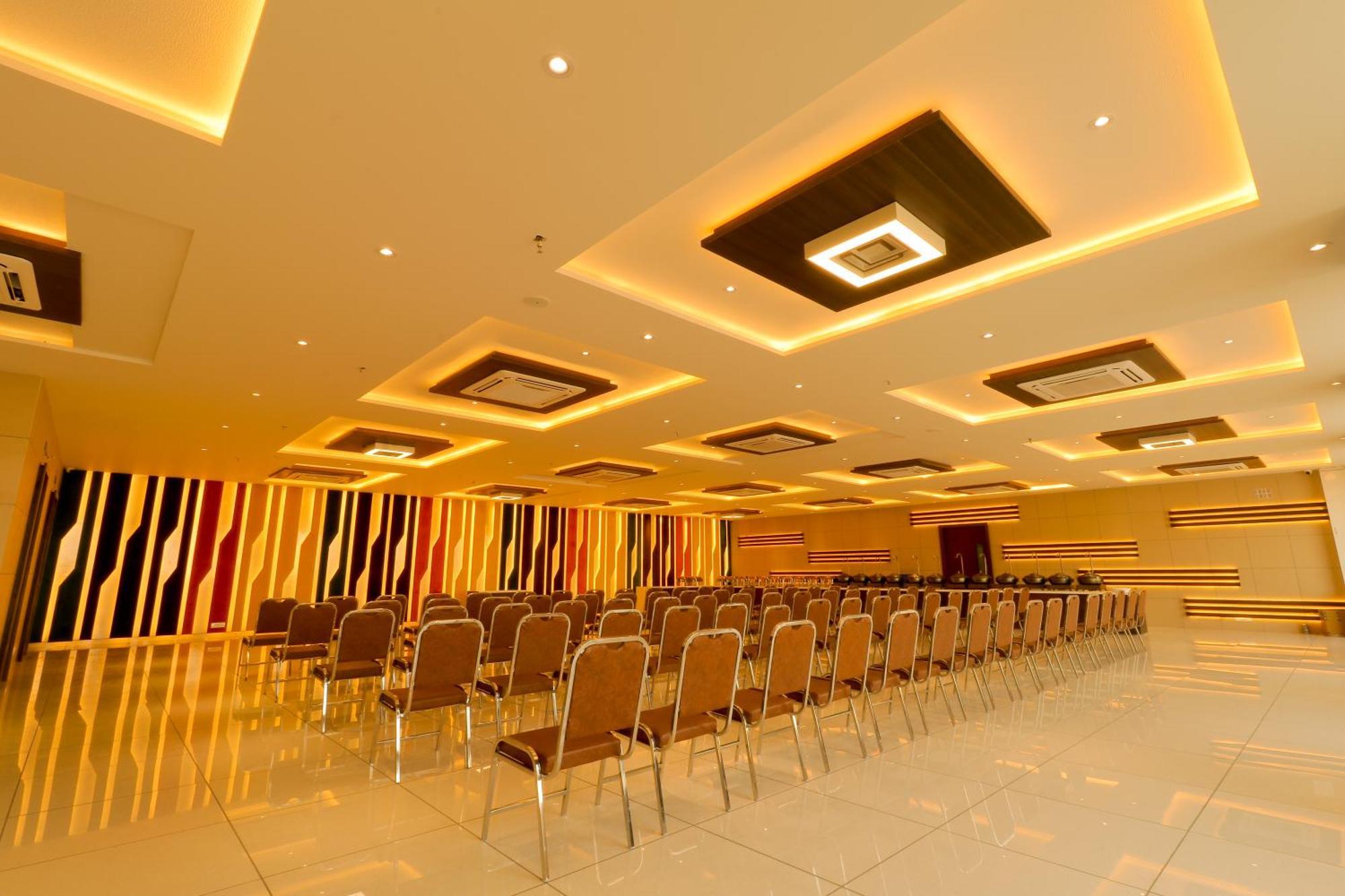 Hotel Grand Darshan Vadodara Esterno foto