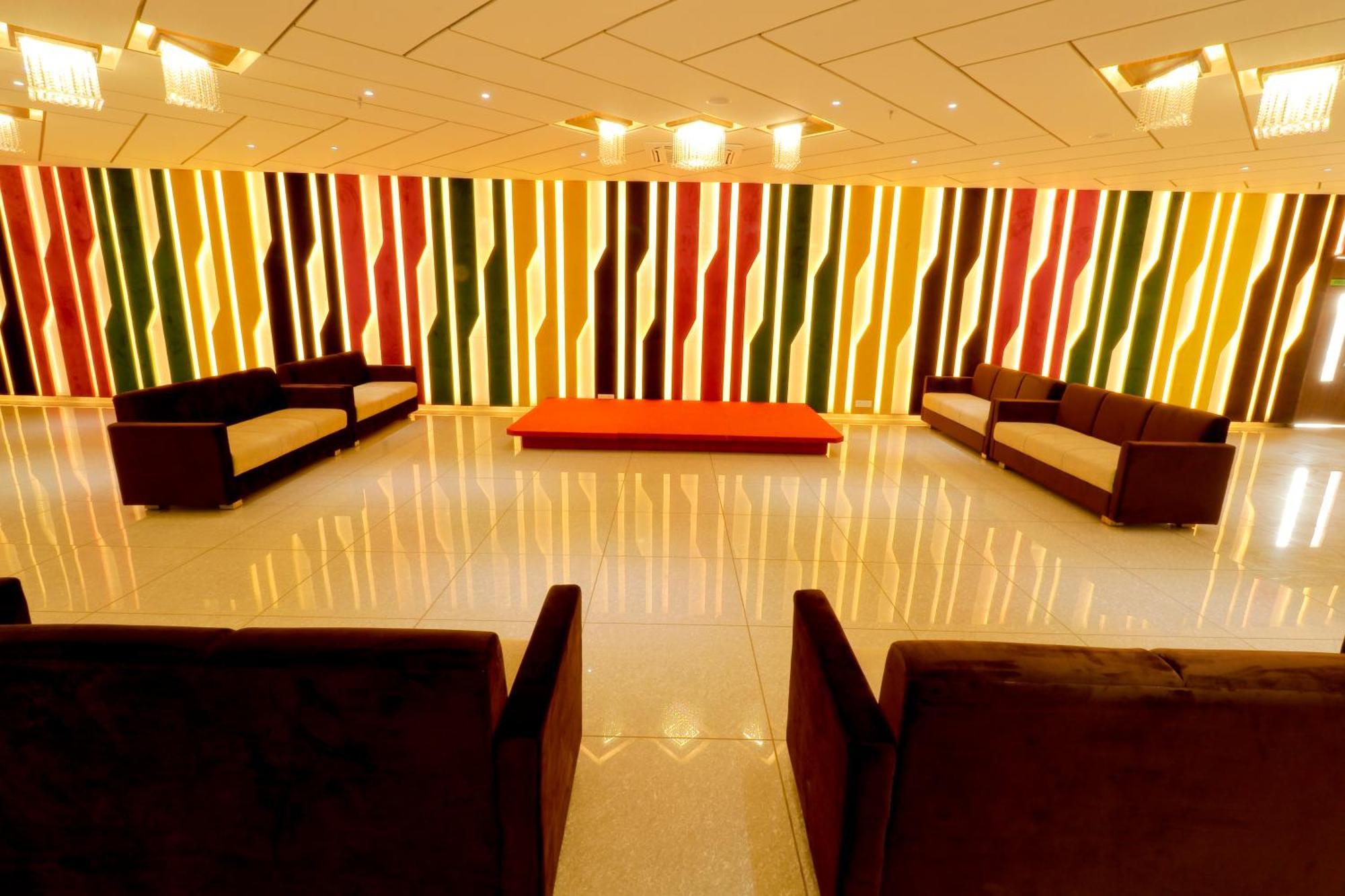 Hotel Grand Darshan Vadodara Esterno foto