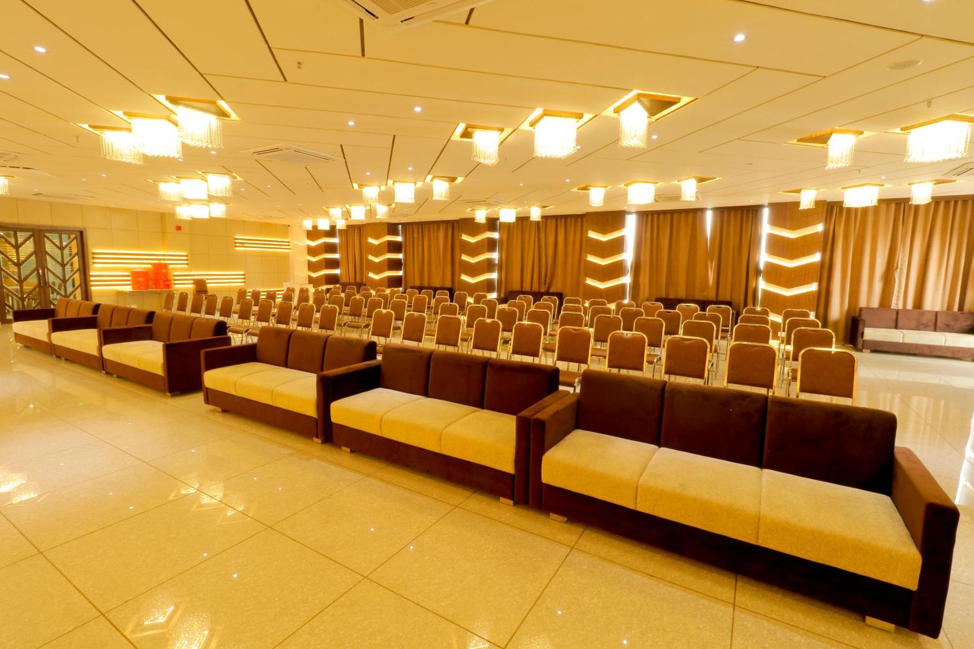 Hotel Grand Darshan Vadodara Esterno foto